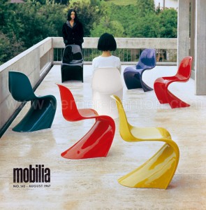 marianne-panton-panton-chair-model Marianne Panton og Christine Fehlbaum som de første fotomodeller for Pantonstolen (foto © Verner Panton Design)