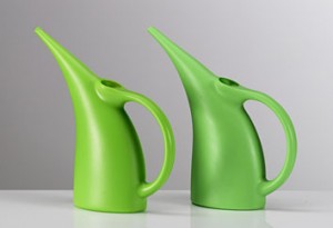 Watering can "Elise" - left Original, right Copy (Source: Plagiarius e.V.)