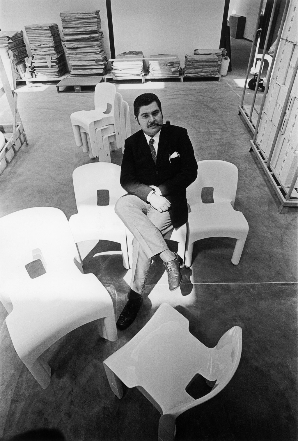 Joe Colombo and his Universale chair for Kartell. Not a Qu'est-ce que le design? exhibition photo, but Joe Colombo and his Universale chair for Kartell. Not a Qu'est-ce que le design? exhibition photo, but both featured....both feaatured