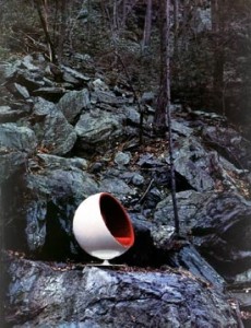 eero-aarnio_ball-chair_outside Ball Chair by Eero Aarnio; a room within a room regardless where you are