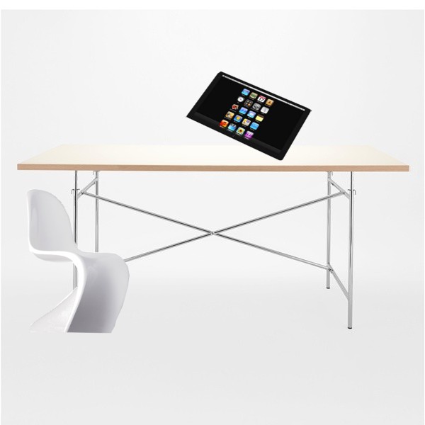 iSlate und iRmann Tisch mit einem Panton Chair... Sieht so das kreative Bürodesign der Zukunft aus?