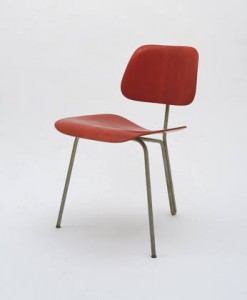 Charles Eames Three legged side chair from 1944 (photo via http://www.moma.org/)