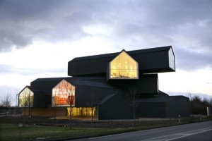 vitrahaus-glas VitraHaus in evening light ... at night the effect is even more enhanced