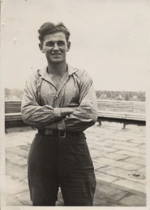 Strahlend Grau: Herbert Hirche on the roof of Bauhaus Dessau, 1932