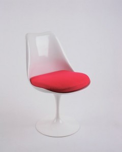 Tulip chair by Eero Saarinen for Knoll