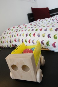 Dumper by Thorsten van Elten and bed linen by lou and dejlig at kidsroomZOOM