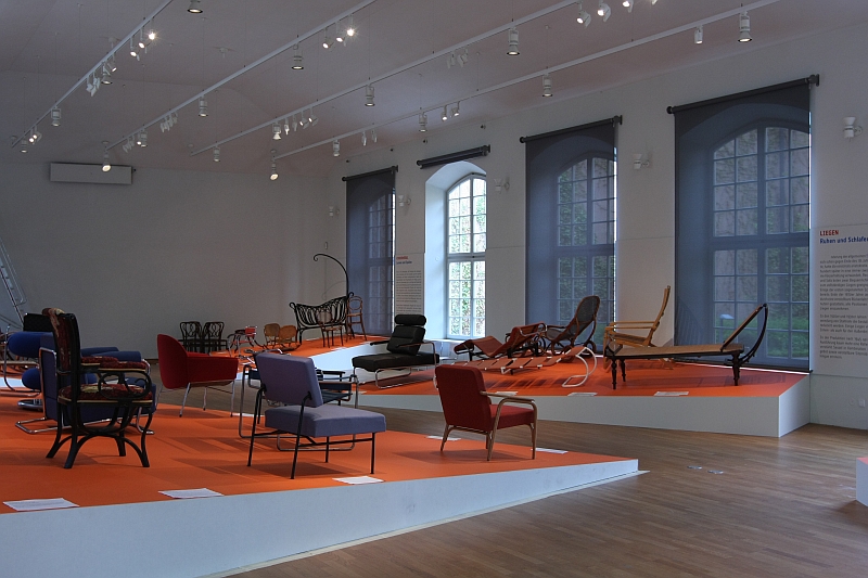 Sitzen Liegen Schaukeln Möbel von Thonet Grassi Museum für Angewandte Kunst Leipzig 02