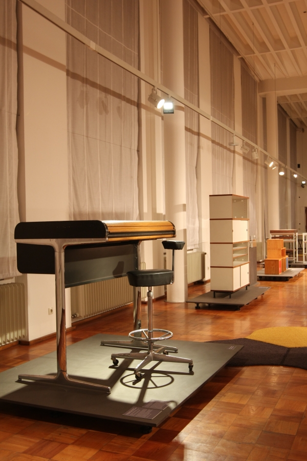 SYSTEM DESIGN Über 100 Jahre Chaos im Alltag at the Museum für Angewandte Kunst Köln George Nelson Action Office Office Furniture System