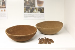Alika by Raúl Laurí - bowls from the Decafé collection of objects made from waste coffee granules