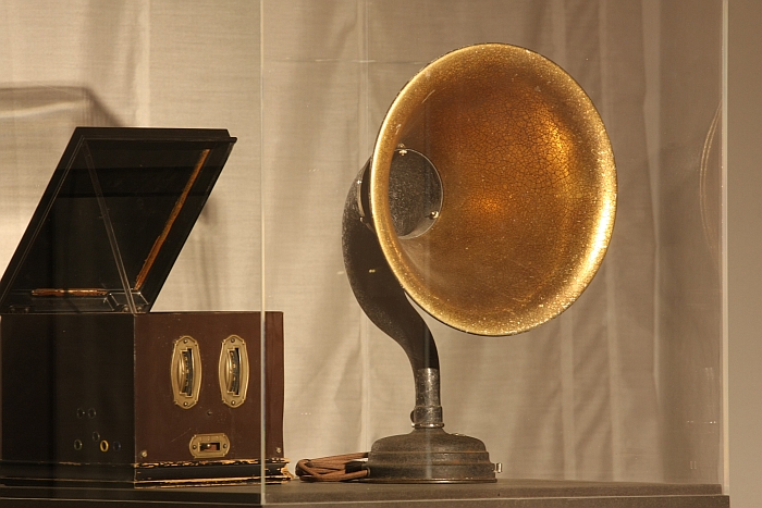 A Horn speaker from British Thomson-Houston, as seen at Radio Days. Tube Radios, Design Classics, Internet Radio, the Museum für Angewandte Kunst Cologne