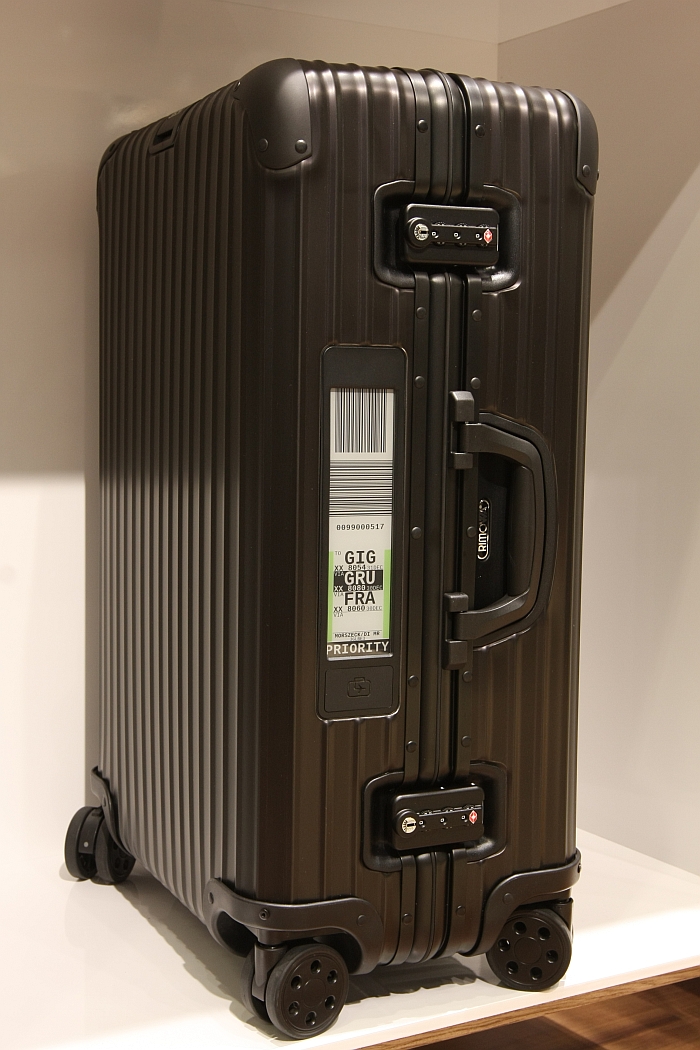 rimowa luggage with electronic tag