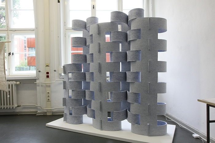 Merging Loops by Bára Finnsdóttir, as seen at the Kunsthochschule Berlin Weissensee Rundgang 2016