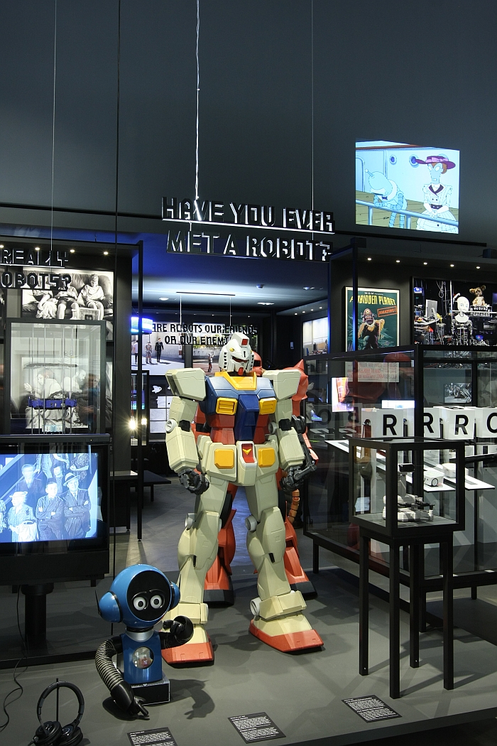 Robin (left) & Gundam (right), as seen at Hello, Robot. Design between Human and Machine, Vitra Design Museum