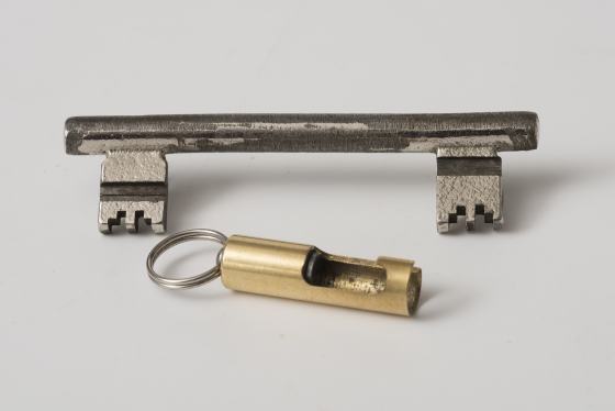 "Berliner Schlüssel" - Berlin Key.A n unknown object. (Photo Armin Herrmann, Courtesy Werbundarchiv - Museum der Dinge, Berlin)