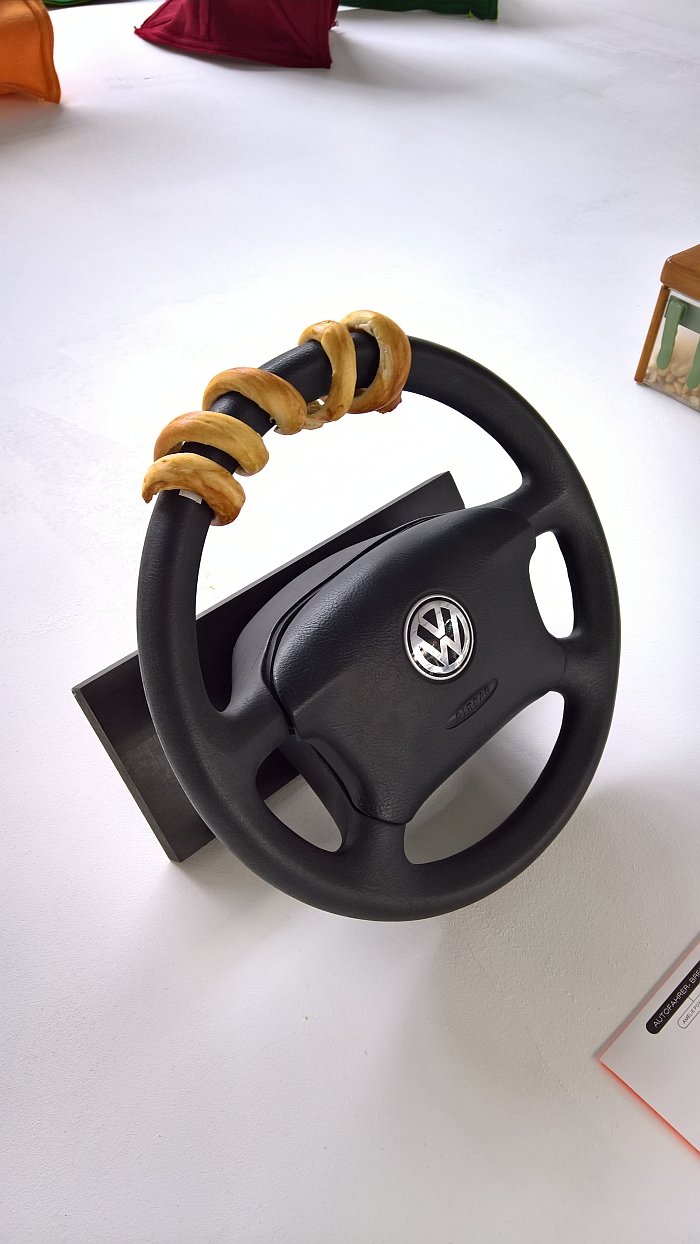 Autofahrer-Brezel by Amelie Poxleitner, as seen at Rundgang durch die Lichthöfe, Hochschule für Gestaltung Karlsruhe
