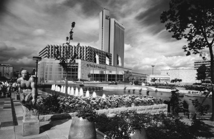 Stadthalle und Hotel Kongress Karl-Marx-Stadt by Rudolf Weißer & Wladimir Rubinow (Photo Institut für Regionalentwicklung und Strukturplanung Erkner, Courtesy Institut für Auslandsbeziehungen, IFA)
