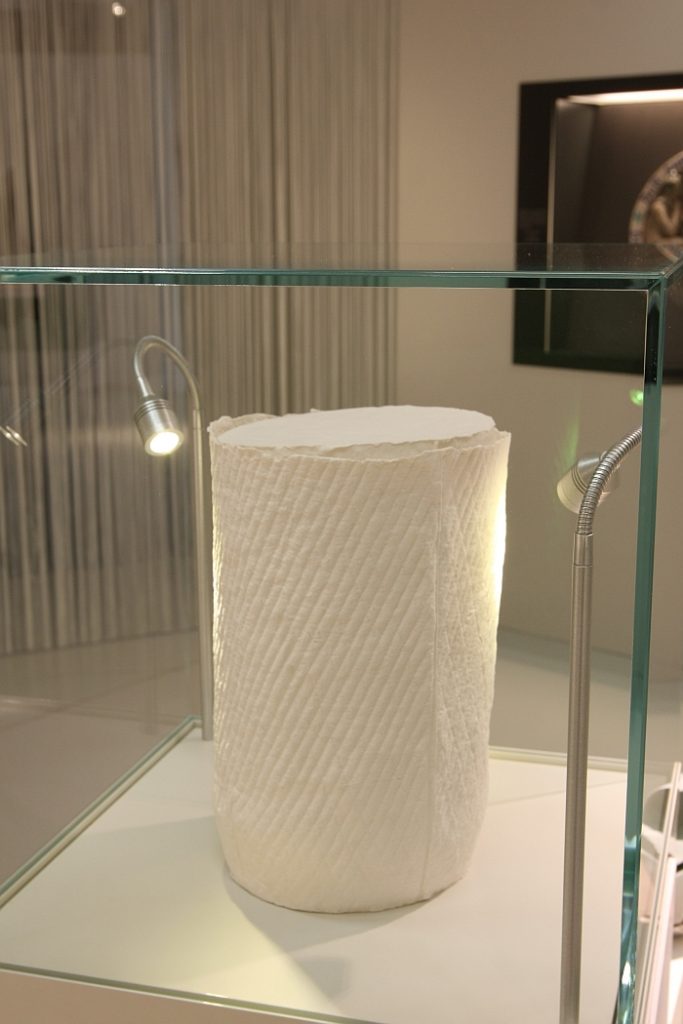 A 2014 Paper urn by Kristina Rothe, as seen at Tod & Ritual - Kulturen von Abschied und Erinnerung, Staatliches Museum für Archäologie Chemnitz