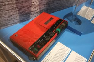 A Sonett KT 300 cassette recorder, as seen at Von Ata bis Zentralkomitee at the Kulturhistorisches Museum Rostock