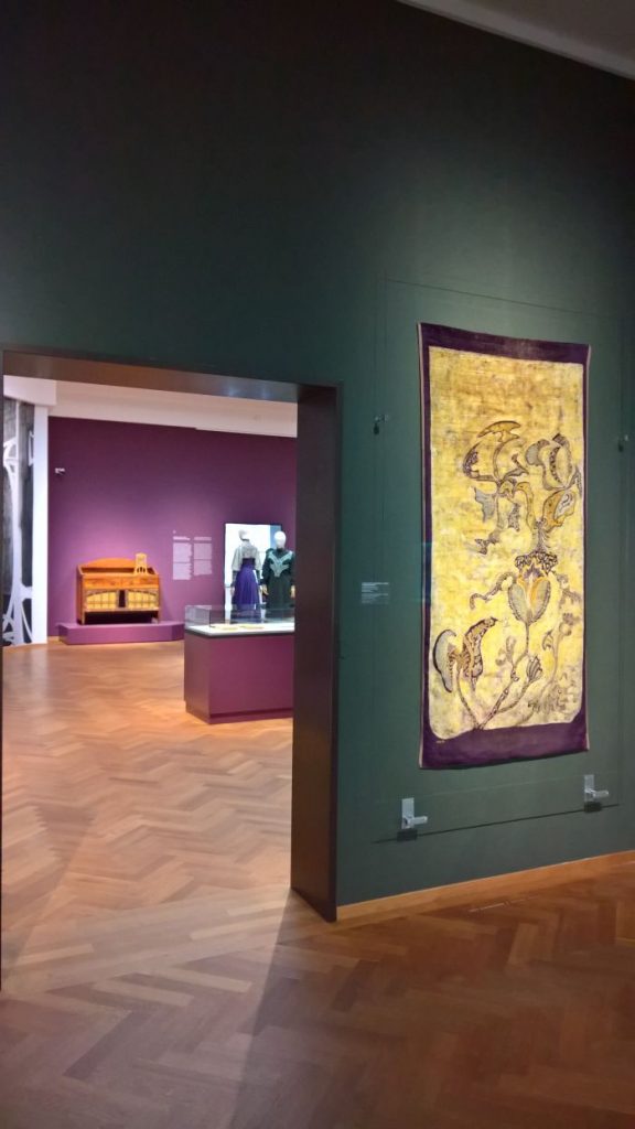 A Batik tapestry Agathe Wegerif-Gravestein, as seen at Art Nouveau in Nederland, The Gemeentemuseum Den Haag