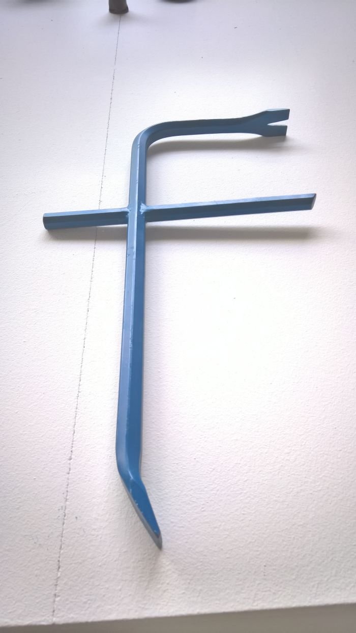 Facebook crowbar by John Weber Hochschule für Gestaltung Karlsruhe Rundgang 2018