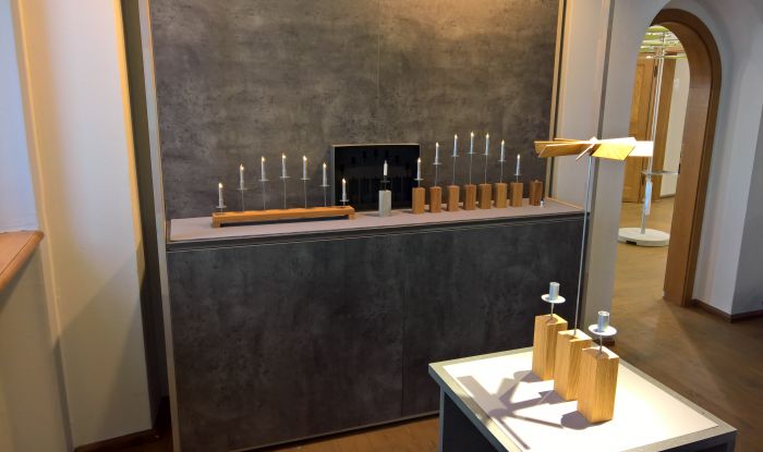 A Klötzl Christmas Pyramide, and electric, Lichterbogen by Norman Horatzscheck, as seen at Unikate 7, Handwerkskammer Chemnitz, Wasserschloss Klaffenbach 