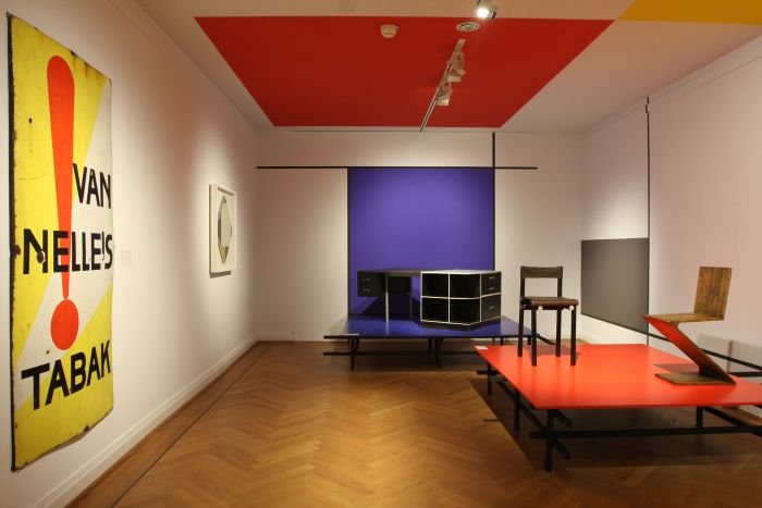 Furniture by Gerrit Rietveld & an advert by Jacob Jongert, as seen at From Arts and Crafts to the Bauhaus. Art and Design - A New Unity, The Bröhan Museum Berlin