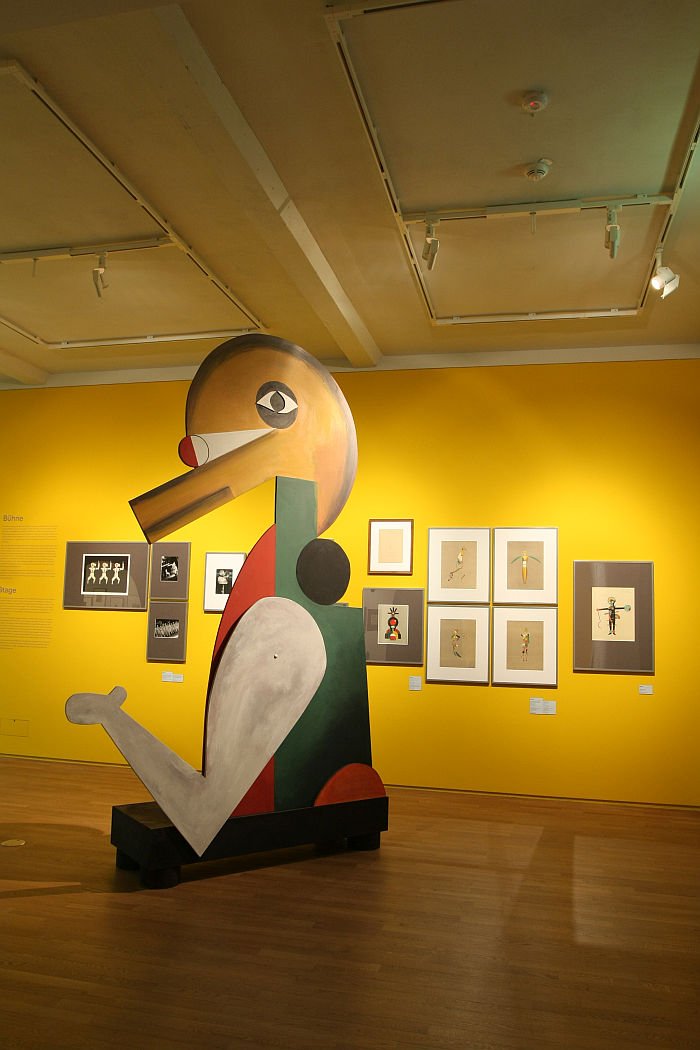 Erich Mende's 1930 stage set figure, as seen at Bauhaus_Sachsen, Grassi Museum für Angewandte Kunst Leipzig