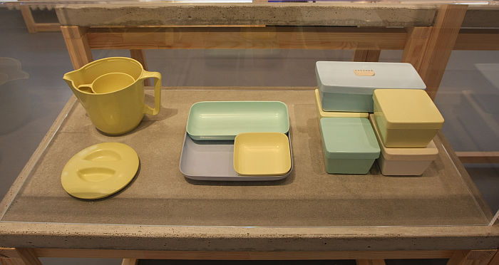 Works in Meladur by Albert Krause for VEB Plasta Preßwerk Auma (1959), as seen at Shaping everyday life! Bauhaus modernism in the GDR, Dokumentationszentrum Alltagskultur der DDR, Eisenhüttenstadt