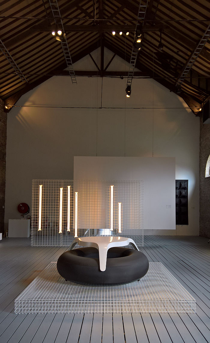 Dirk Wynants Donuts Extremis Theo Moller Ingo Maurer Blow Me Up Design On Air Centre D Innovation Et De Design Au Grand Hornu Smow Blog