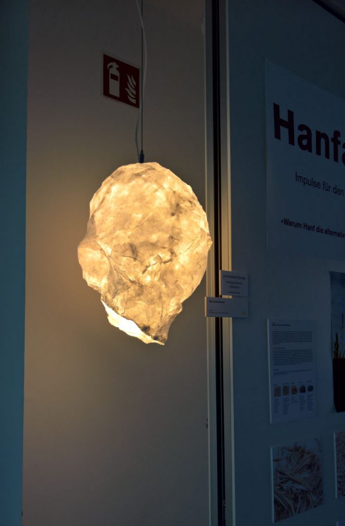 Hemp paper lamp by Corinna Clausen, as seen at Designer HWK, Akademie für Gestaltung Münster