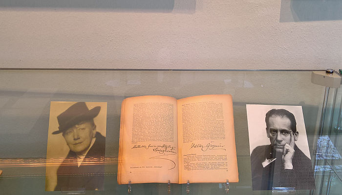 Mathilde von Freytag-Loringhoven, Walter Gropius and their answers to the question "How can Weimar bloom again?", as seen at Mathilde von Freytag-Loringhoven. Painter, Author, Animal, Psychologist and Bauhaus Critic, Stadtmuseum Weimar