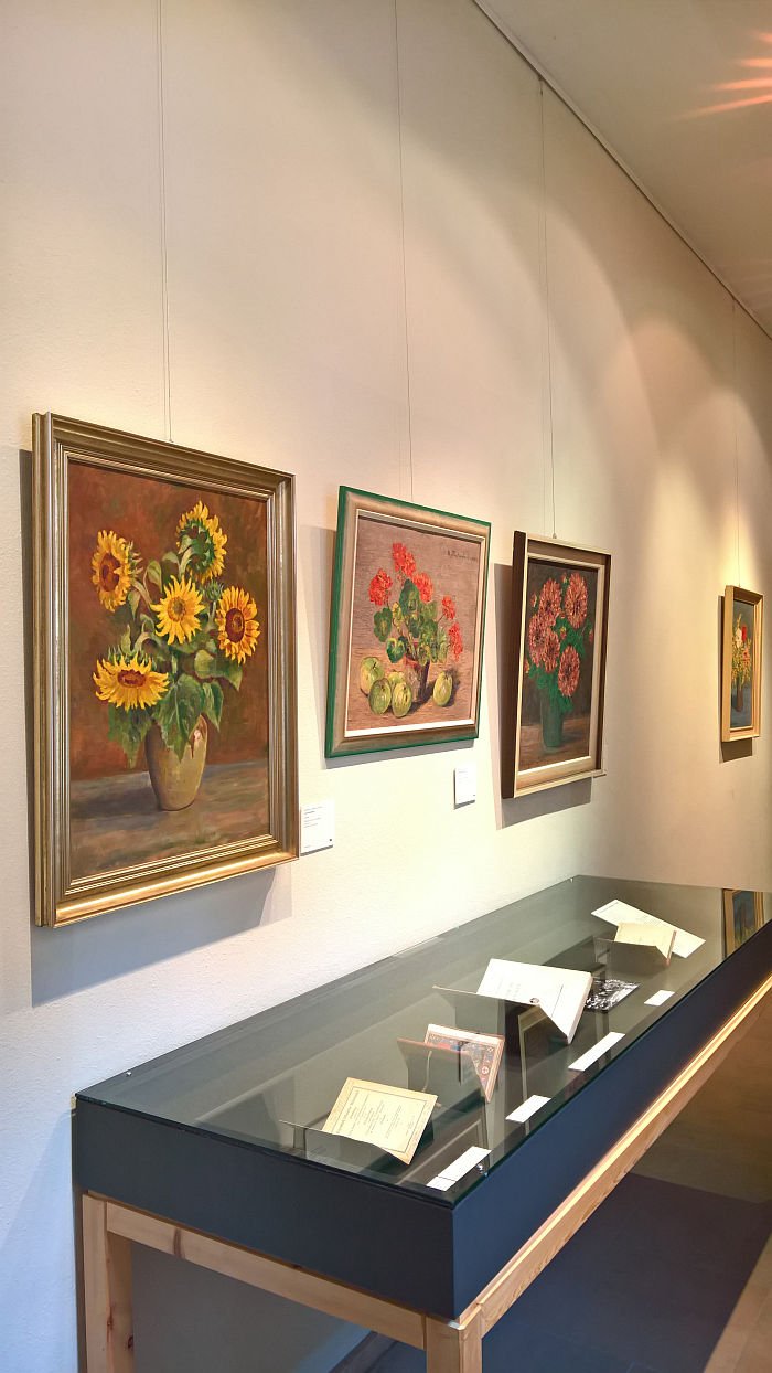 Floral still lifes and examples of the Freytag-Loringhoven library, as seen at Mathilde von Freytag-Loringhoven. Painter, Author, Animal, Psychologist and Bauhaus Critic, Stadtmuseum Weimar