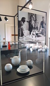 A (unrealised) tea service for Rosenthal by Christa Petroff-Bohne, and in the background vases for the Staatliche Porzellanmaufaktur Meißen, as seen at Beauty of Form. The Designer Christa Petroff-Bohne, Kunstgewerbemuseum Dresden