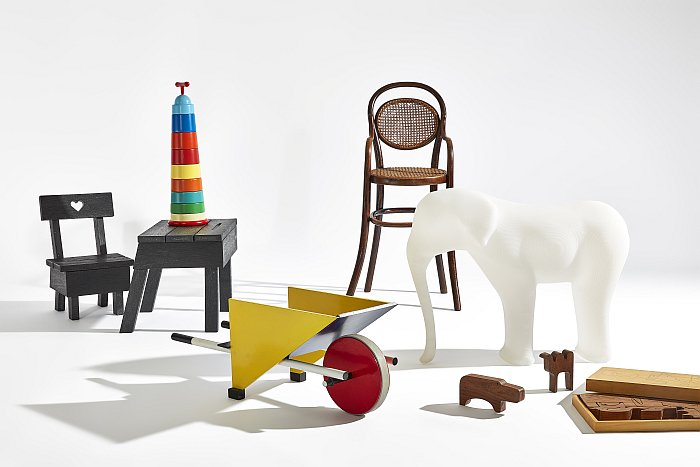 “From Thonet to ‘Dutch Design’. 125 Years of Living at The Stedelijk”, the Stedelijk Museum, Amsterdam (Photo Peggy Janssen © and courtesy Stedelijk Museum)