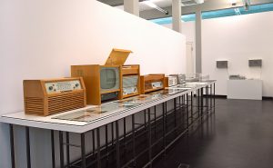 Works by Hans Gugelot (and team) for Braun, and at far end the studio 2 by Dieter Rams for Braun, as seen at Hans Gugelot. The Architecture of Design, HfG-Archiv Ulm