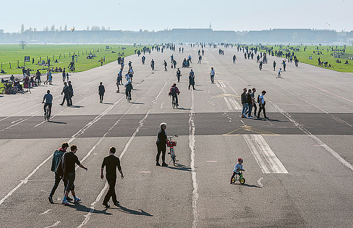The runway of the former Tempelhof airport, Berlin (Photo © Erik-Jan Ouwerkerk, courtesy Akademie der Künste, Berlin)