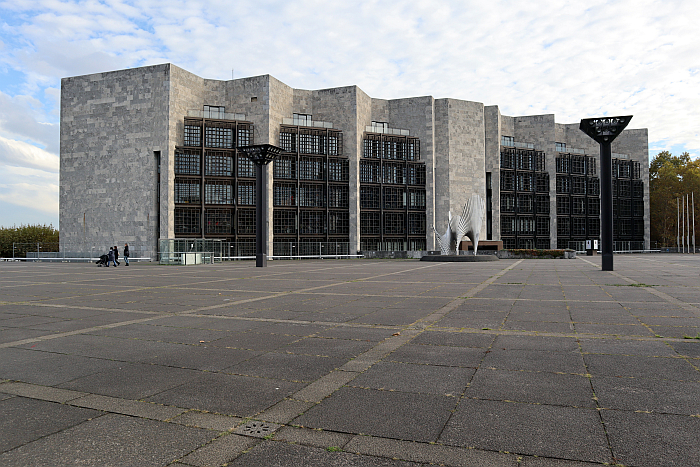 Mainz Rathaus by Otto Weitling and Arne Jacobsen, 1973 (Photo Hendrik Bohle © and courtesy Jan Dimog and Hendrik Bohle)