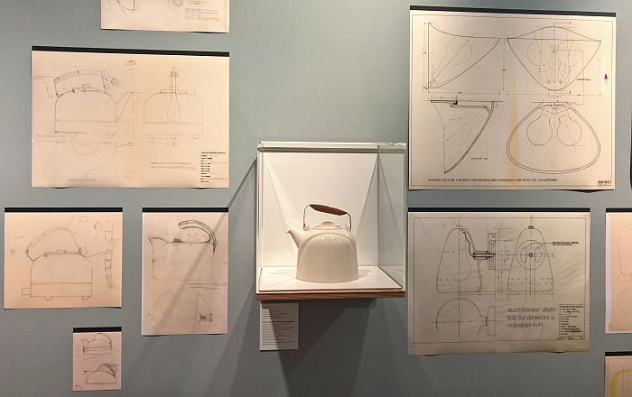 Kettle by Rudolf Kaiser, as seen at The Early Years. Mart Stam, the Institute and the Collection of Industrial Design, the Werkbundarchiv Museum der Dinge, Berlin