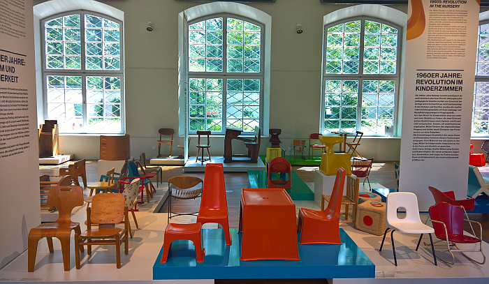 Poly-Bel-Twen Collection by Günter Beltzig (middle), as seen at Chairs. For children only!, Grassi Museum für Angewandte Kunst, Leipzig