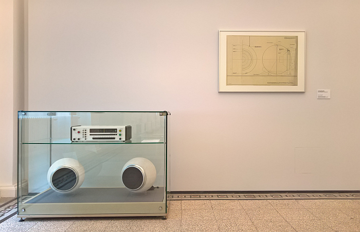 RK5 radio and K20 speakers by Karl Clauss Dietel and Lutz Rudolph for Heliradio, as seen at Simson Diamant Erika. Formgestaltung von Karl Clauss Dietel, Kunstsammlungen Chemnitz