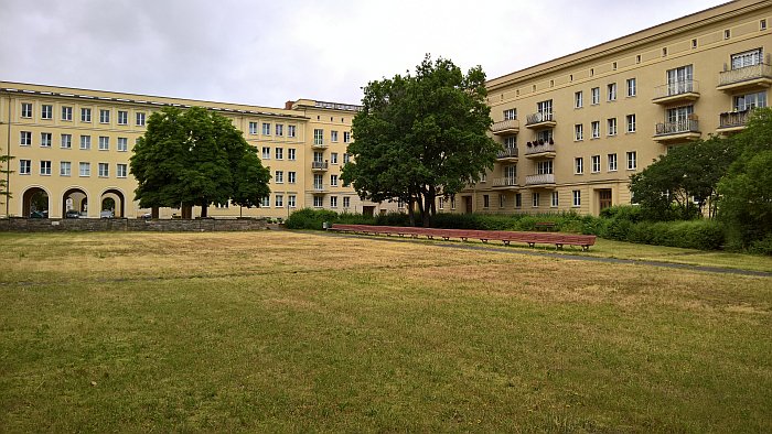 The longest garden bench in the world. Possibly. Certainly a bench in a courtyard in Wohnkomplex II...