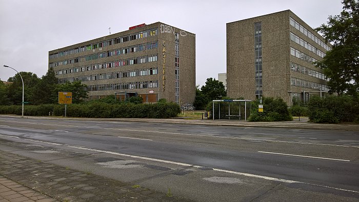 The former Gästehaus Eisenhüttenstadt, another of the prominent, and apparently permant DDR ruins in the city.....