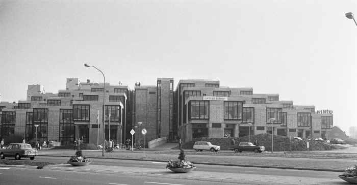 The Centraal Beheer Office Building, Apeldoorn, by Herman Hertzberger, at its official opening on November 1st 1972 (photo Nationaal Archief via https://commons.wikimedia.org cc0)