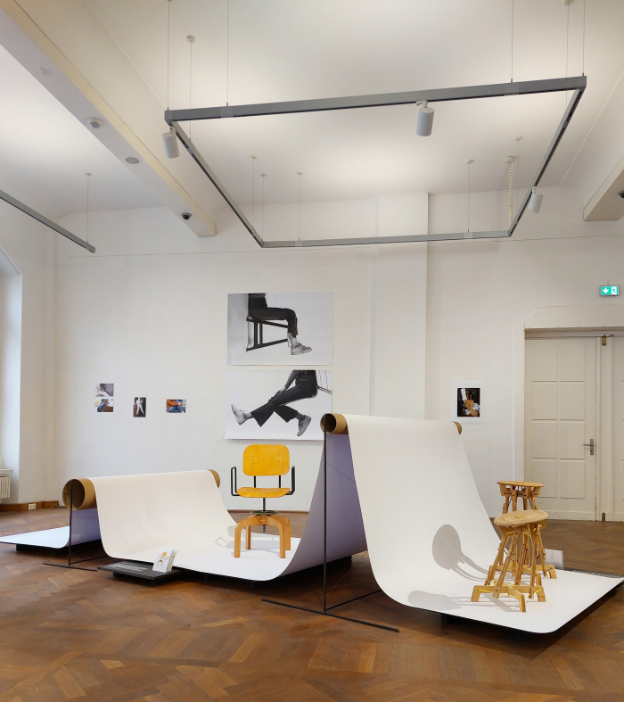 HOS_No1 by Viola Nauck (l) and Sitzseil Hocker by Felix Cordes (r), and uncredited photos, as seen at Sitting reconsidered. Design, Observe, Stage, the Burg Galerie, Halle 