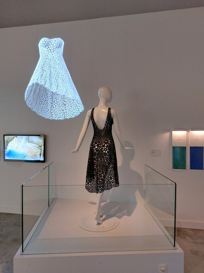 The 3D printed Kinematics Dress by Nervous System, as seen at PRINT3D. Reprint Reality, CaixaForum, Sevilla