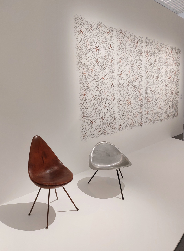 Vena Cuprum by Gjertrud Hal alongside chairs by Arne Jacobsen (l) and Poul Kjærholm (r), as seen at Mimesis. A living design, Centre Pompidou-Metz