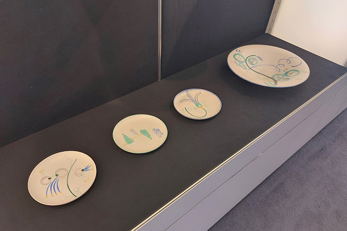 Late 1920s floral decorations, as seen at Haël. Margarete Heymann-Loebenstein and her workshops for decorative ceramics 1923-1934, Bröhan Museum, Berlin 