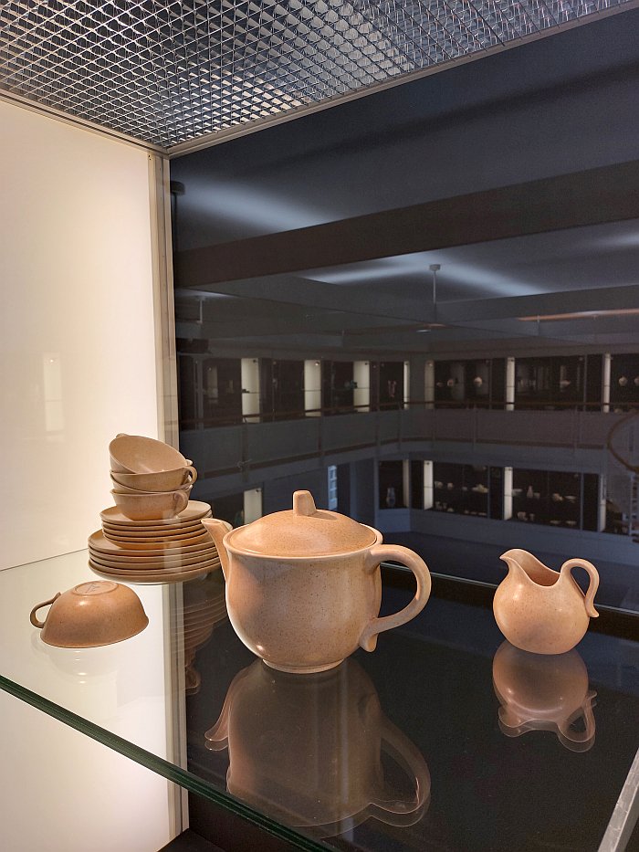 A Norma tea service from ca 1932, as seen at Haël. Margarete Heymann-Loebenstein and her workshops for decorative ceramics 1923-1934, Bröhan Museum, Berlin 