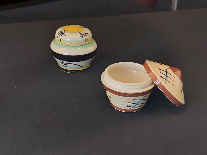 A pill box featuring a screw top lid, as seen at Haël. Margarete Heymann-Loebenstein and her workshops for decorative ceramics 1923-1934, Bröhan Museum, Berlin 