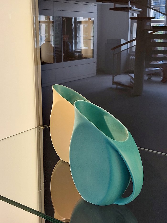 Two late 1920s jugs, as seen at Haël. Margarete Heymann-Loebenstein and her workshops for decorative ceramics 1923-1934, Bröhan Museum, Berlin 